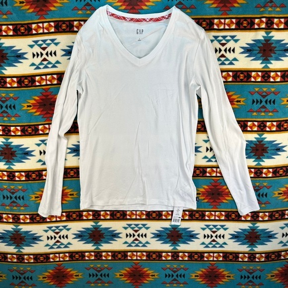 GAP Long Sleeve V-Neck Long Sleeve T-Shirt Red‎ Plaid Trim New Size L - Picture 1 of 6
